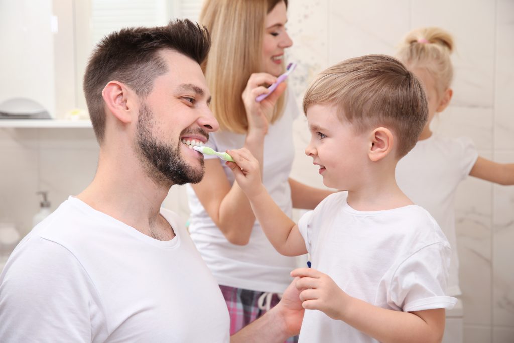 kids brushing teeth, how long should kids brush their teeth, how to brush your teeth for kids, kid brushing teeth, kids who don't brush their teeth, how to get your kid to brush his teeth